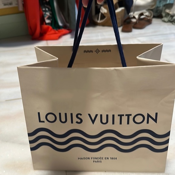 Small shopping bag Louis Vuitton - Picture 1 of 3